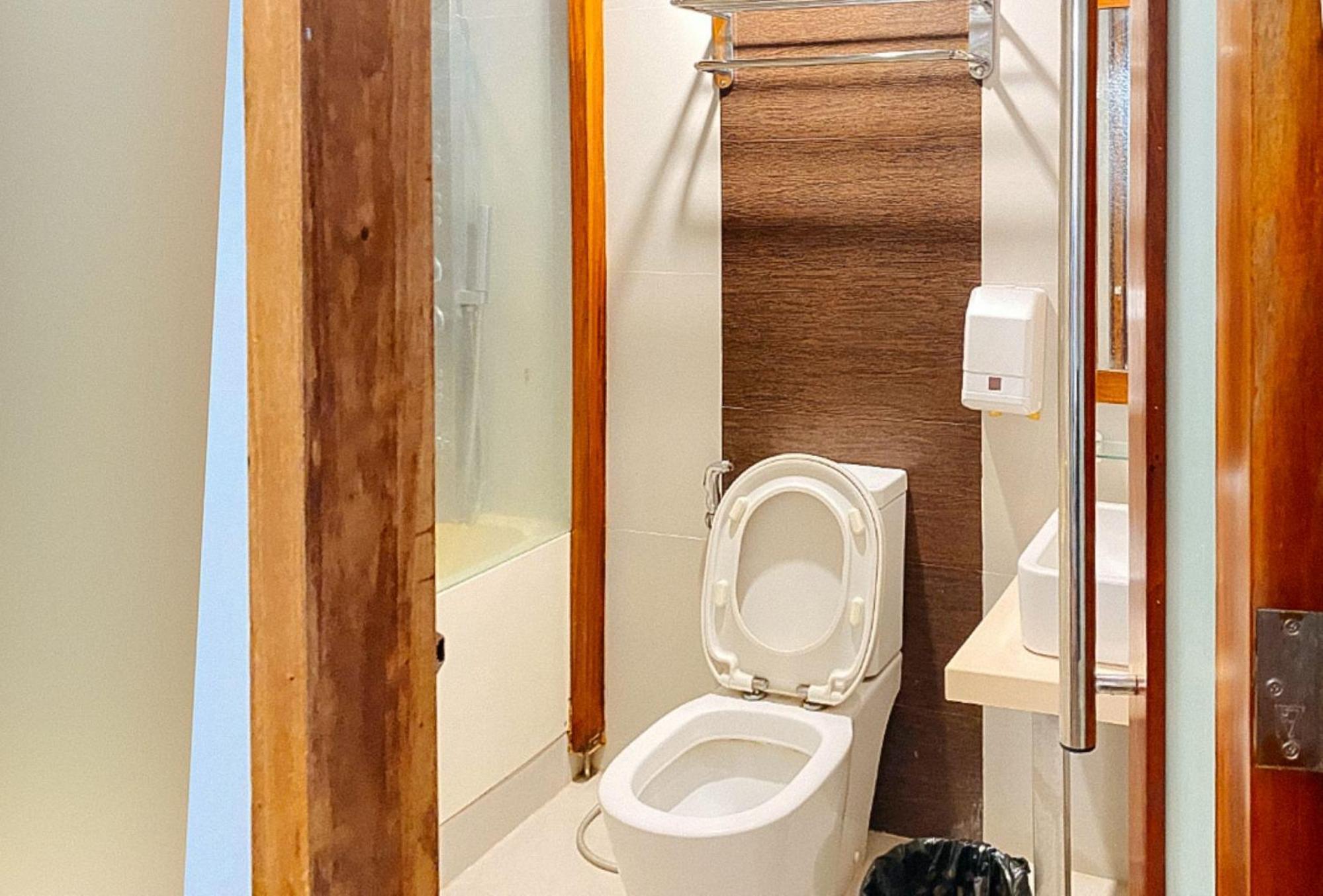 Villa Rosita Hotel Naga City By Reddoorz מראה חיצוני תמונה
